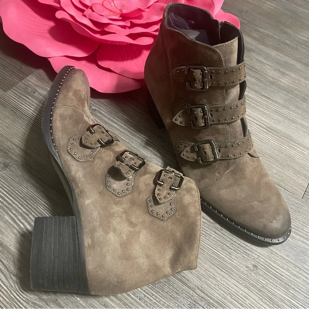 PAUL GREEN SoHo Moto Studded Buckle Suede Leather Ankle‎ Booties Sz 9 in Mineral